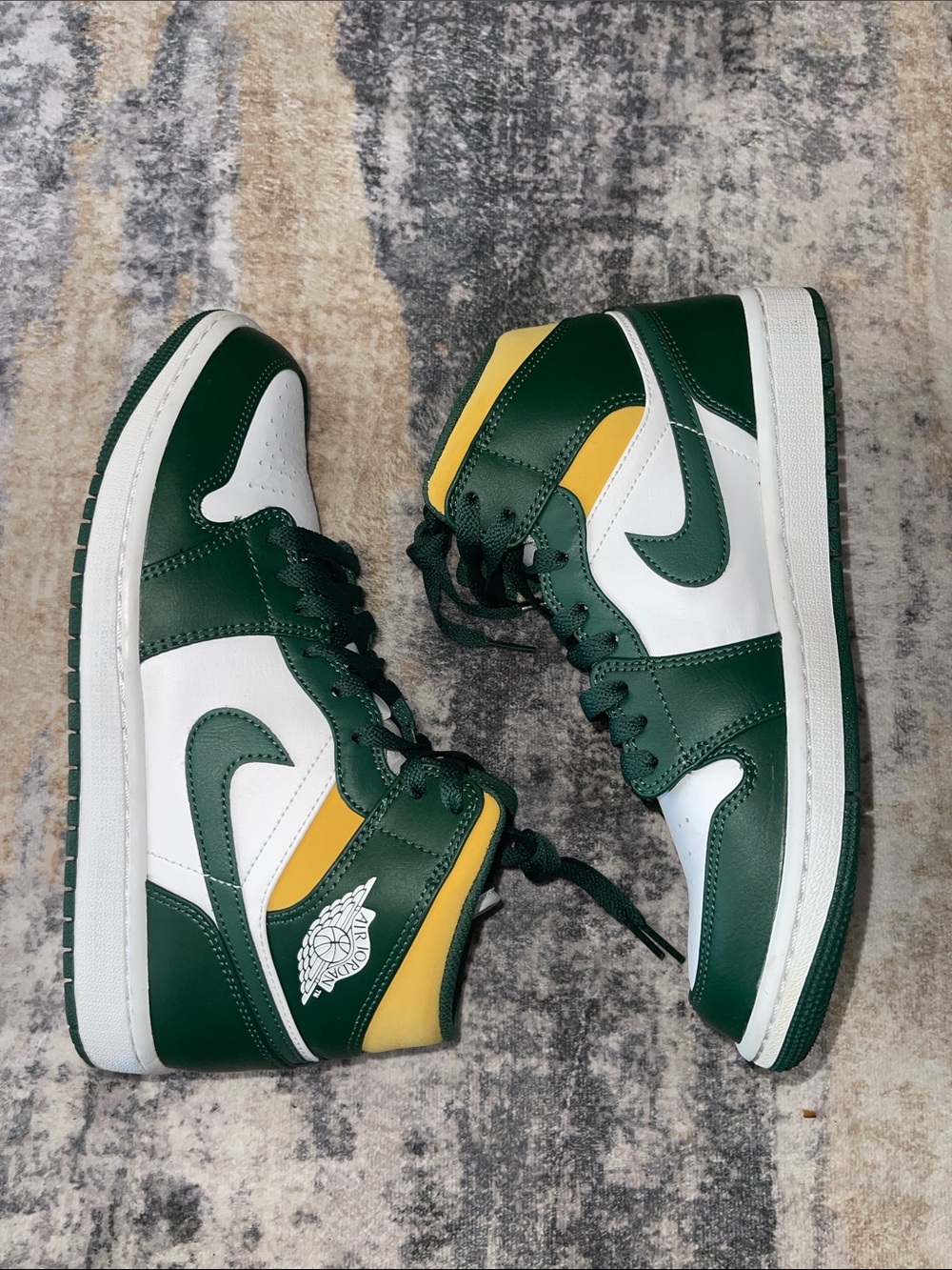 Nike Air Jordan Green and White and Yellow High-Top Sneakers Women’s 9.5 Mens 8